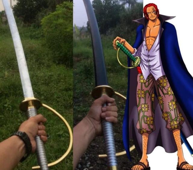 第四把刀是四皇红发香克斯的名为"格里芬"的西洋刀,这把刀看起来十分