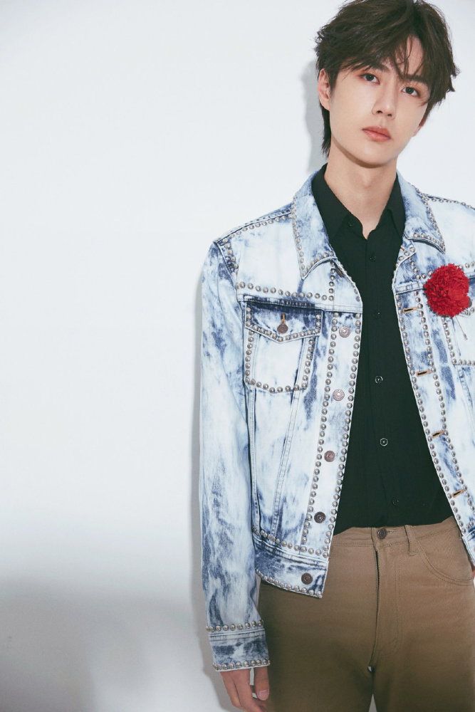 王一博 陈情令演唱会?2020系列铆钉牛仔外套亮相现场!