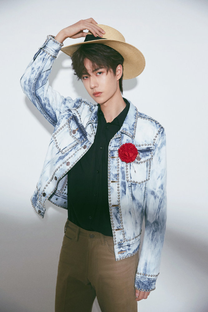 王一博 陈情令演唱会?2020系列铆钉牛仔外套亮相现场!