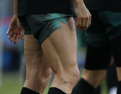 足球界当中,有种腿部肌肉,叫足球运动员c罗的腿部肌肉