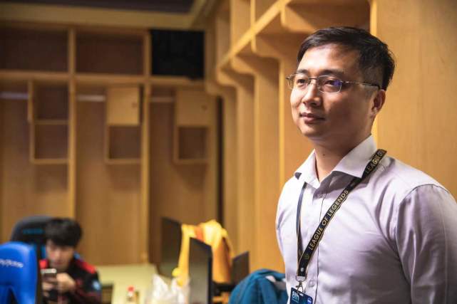 自称"搬砖者"的ceo:七年两度转型 李淳和他的fpx能圆梦吗?