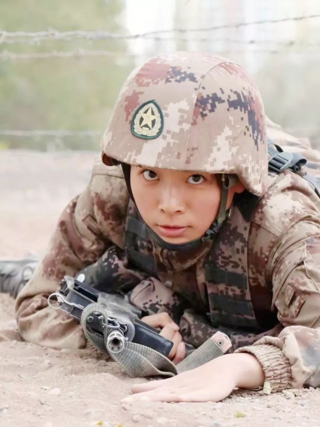 千禧女兵參軍前後對比迷彩青春最靚麗