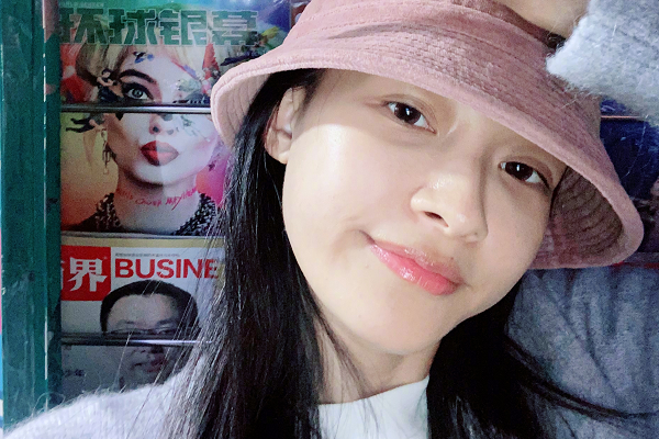 孙怡对颜值有多自信?素颜出镜用手捂嘴,不料"多层眼皮"抢镜