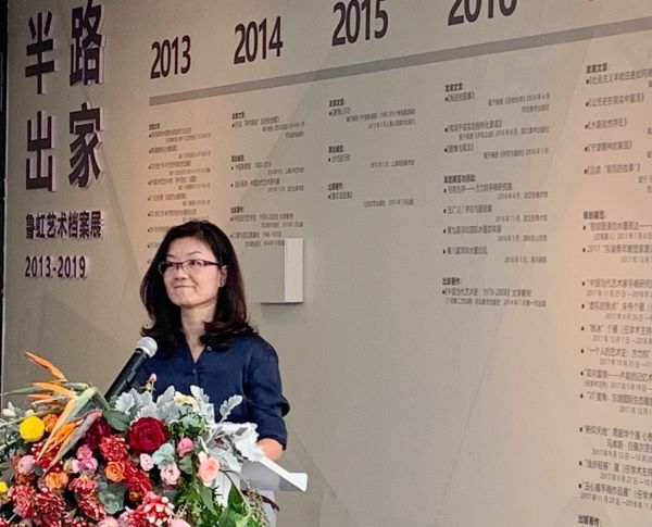 美术馆副馆长陈晓阳主持,介绍完到场嘉宾后,广州美术学院副院长范勃
