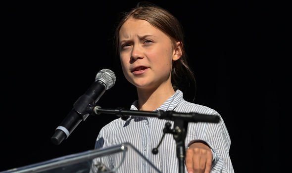 格蕾塔·桑伯格求助:去智利行程过半气候会议却取消,谁能帮我回欧洲?