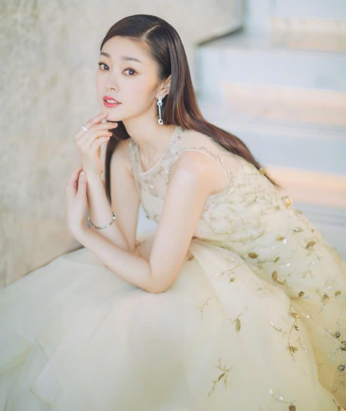 30岁宋轶"旗袍女神,古典美人气质,日常穿搭更是惊艳