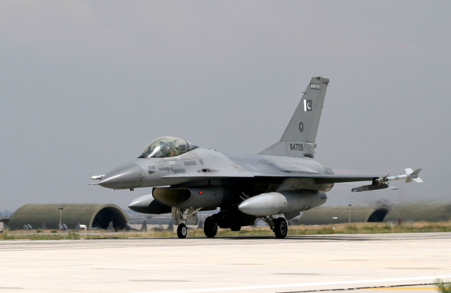 巴基斯坦空军的f16a战斗机