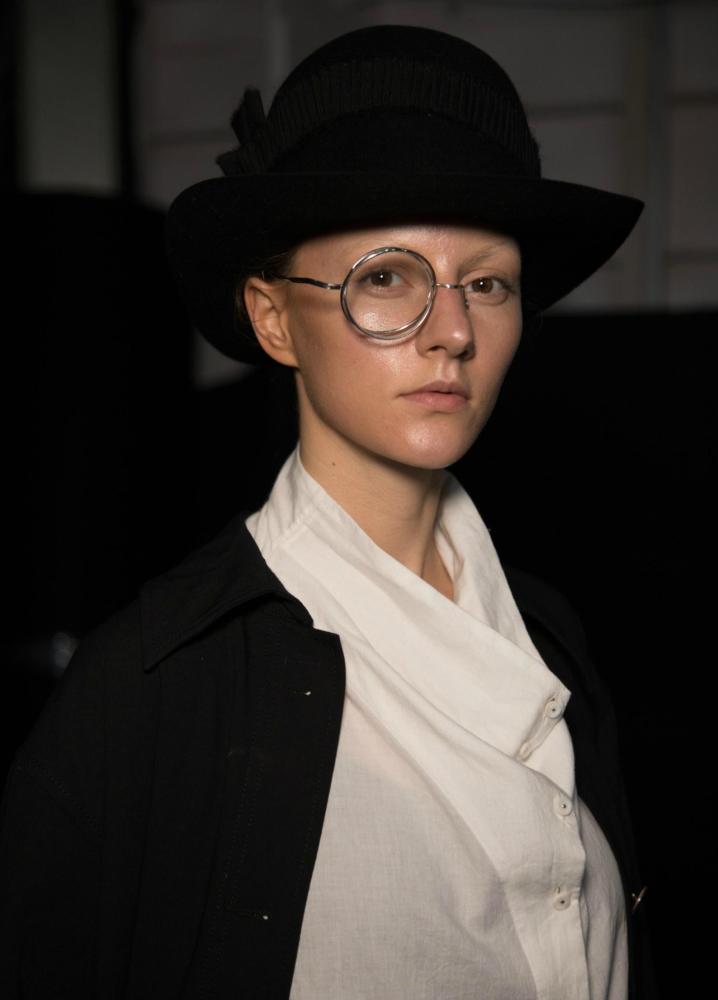 眼波流盼的美眸优雅中有一丝调皮