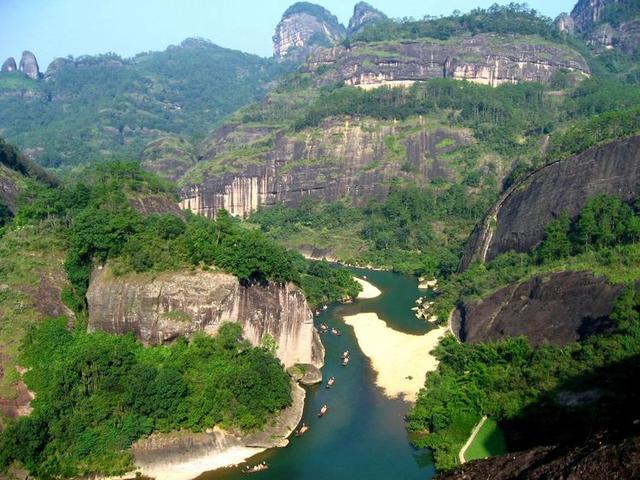 武夷山,一個地理位置特殊的三教名山,位於江西省和福建省交界處,總