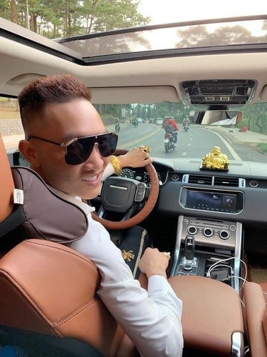 男网红炫富被举报后查出吸毒,强制戒毒2个月出来低价卖豪车