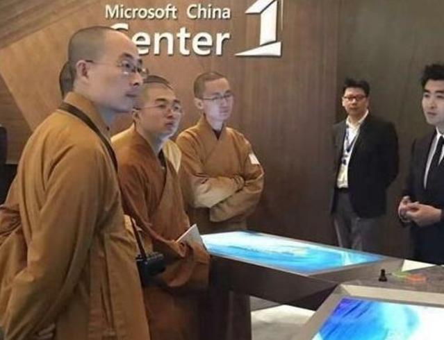 北京最强科研寺庙方丈精通十国语言和尚都为硕士博士