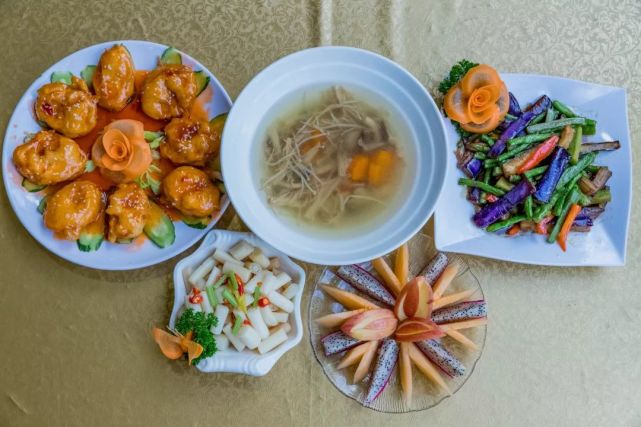 在公園玩累了觀音山如意茶餐廳和素菜館為你精心準備了美味佳餚所有