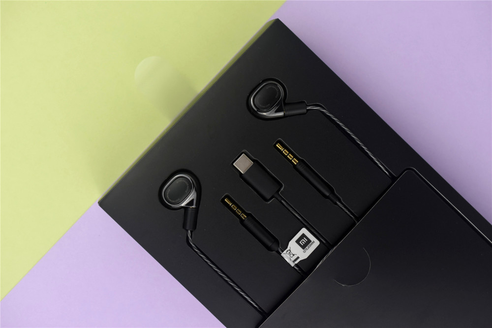 小米新品耳机开箱:双动铁 双动圈,自带三幅线材,售价要999元?