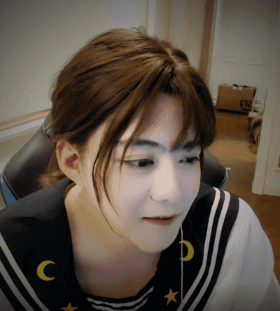 mumu丨文 每日一图 据说现在dota2第一身价的女主播叫徐芷蕾(徐志雷).