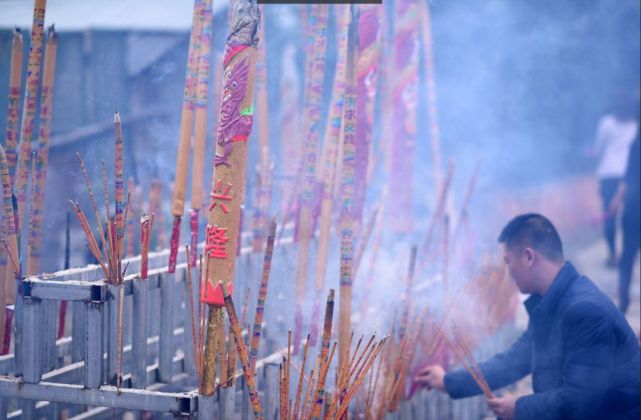 宗教2014年開始國內佛道兩界一律禁止燒高香