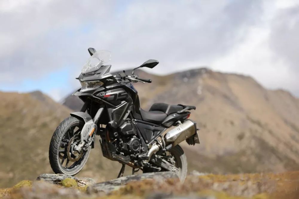 国庆献礼车 | 潮流硬汉:无极650ds