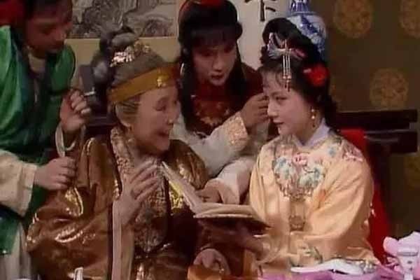 为何贾府旁支都很穷?嫡庶贫富差距有多大?