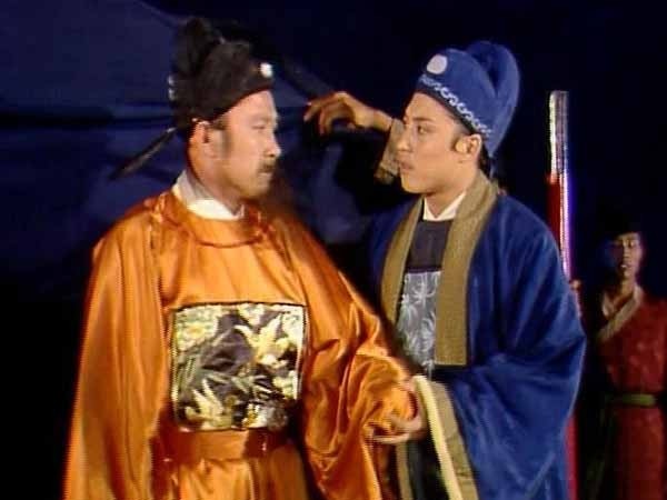 为何贾府旁支都很穷?嫡庶贫富差距有多大?