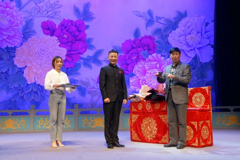 黄梅戏艺术家黄新德先生喜收高徒