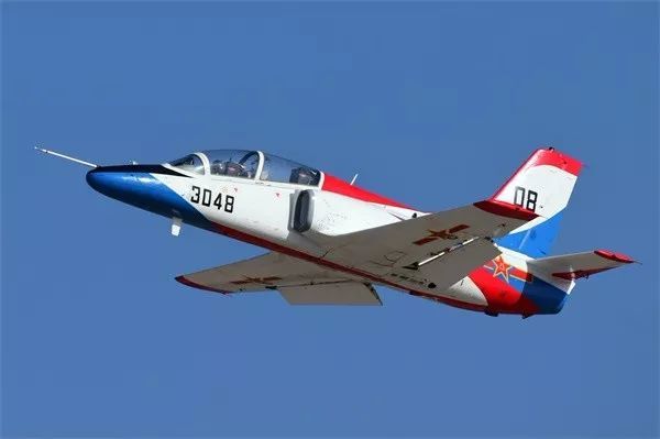 顺利放单空军西安飞行学院某旅学员首次单飞掠影