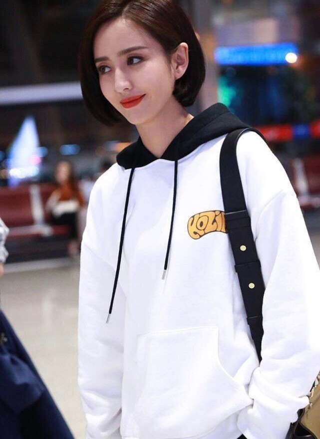 女星都在剪波波头,佟丽娅,宋茜穿卫衣减龄又显活力,蒋欣太帅了