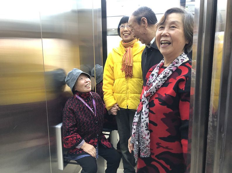 天津又一老楼加装电梯投入使用!这次是平层入户