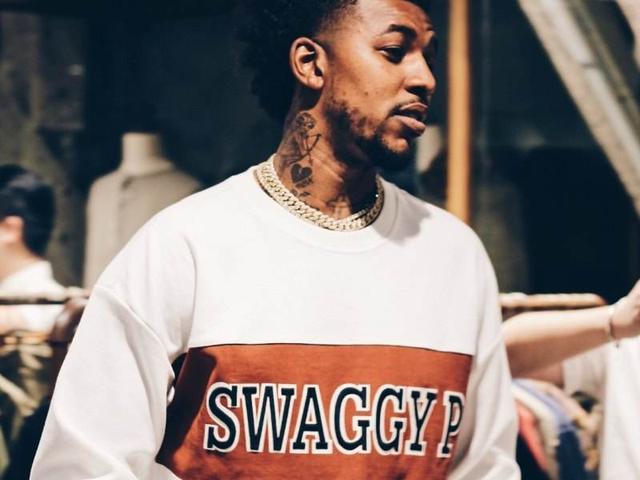 尼克-杨:不只是球迷眼里的黑人问号,更是队友间的笑容符号