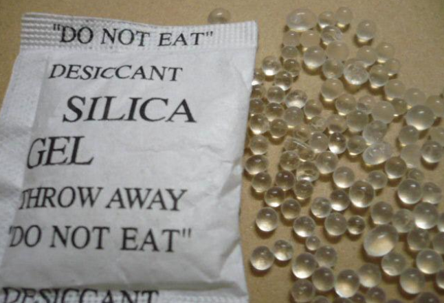 宝宝误食干燥剂,奶奶专业做法救了孩子:这些隐藏危险家长要注意