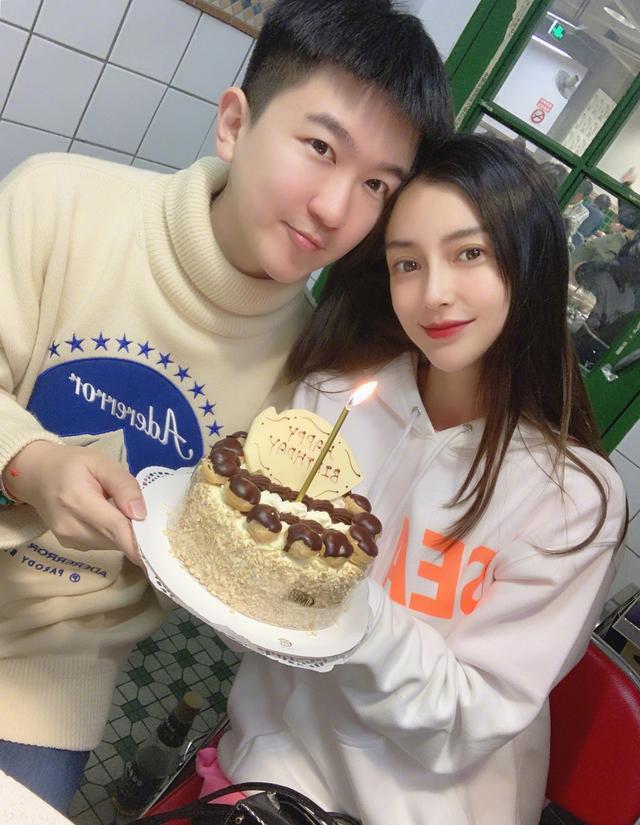 张大大|张大大晒与Baby杨幂同框照，三人盛装出席活动，例行合影闺蜜情深