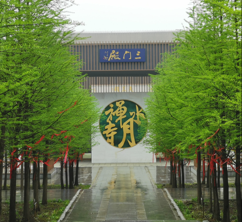 中国最"潮"寺庙,超现实的建筑风格,庙中和尚们也很时尚