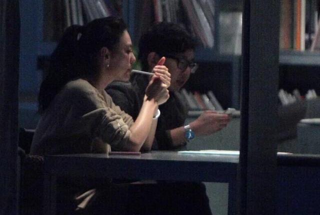 又被媒体抓包angelababy室内抽烟姿势老练戒烟多次又复吸