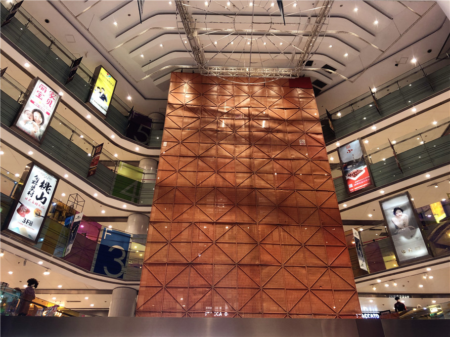 北京双井富力城基本空无一人,合生汇人流爆火,成了年轻人聚集地