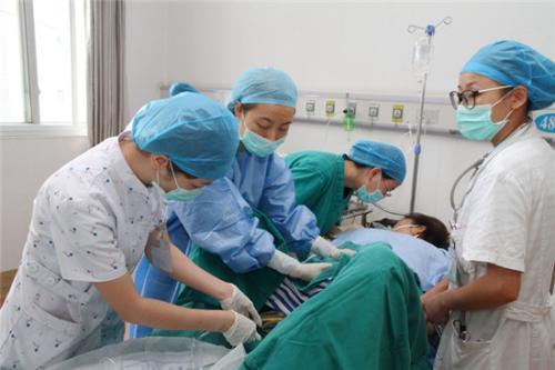 分娩时,产钳助产,容易给小宝宝造成印痕,为什么还一直使用?