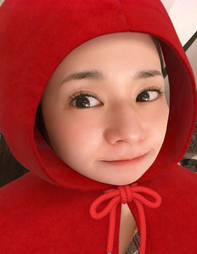 苍老师发吐舌自拍照可爱爆棚化身晒娃狂魔网友苍老师内心强大