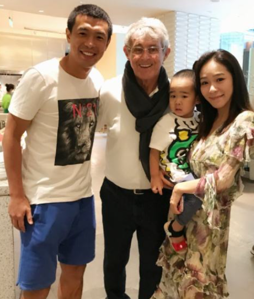 国足前球员徐亮迎喜讯!三婚妻子又生一娃,妻子:想多生几个