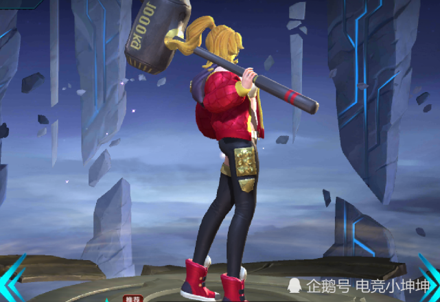 从皮肤造型来看,钟无艳虽然是女儿身,但是她身扛锤子的模样依旧是一名