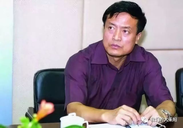 陈章连1951年出生,祖籍耒阳市上架乡石镜村,父亲是铁路职工.