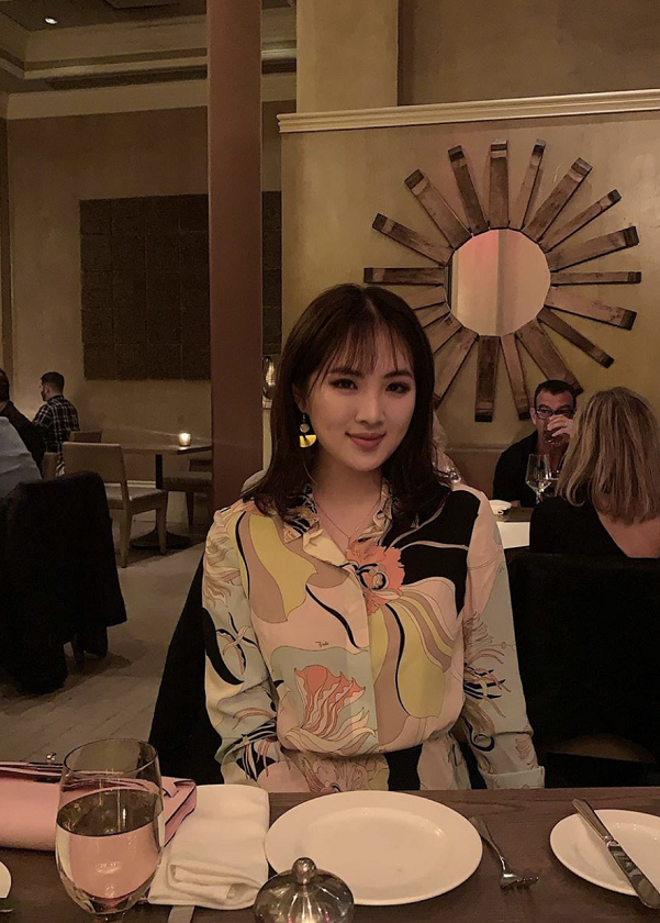 华为总裁小女儿近照仅21岁就气质出众才貌双全太优秀