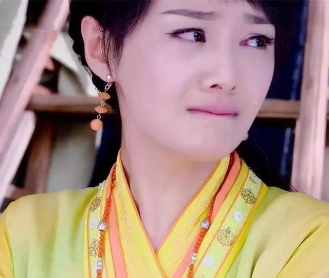 古装剧里女星不动声色的流泪,赵丽颖泪眼汪汪,孙俪让人心碎!
