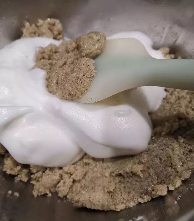 的大黑手我加了一点火麻子份混合剩下的15克赤藓糖醇,椰子粉,杏仁粉3