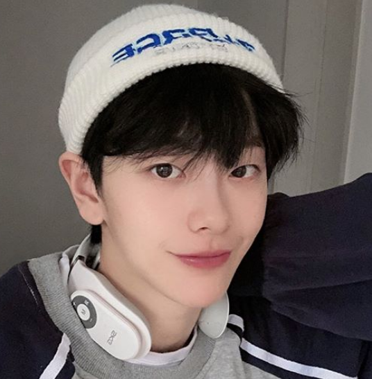 杨幂签下"最帅女孩"刘梦,酷似李钟硕南柱赫,帅气外表引发热议