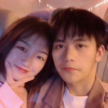 还记得《变形计》神仙妹妹梁小友吗?男友撞脸男团成员,成人生赢家