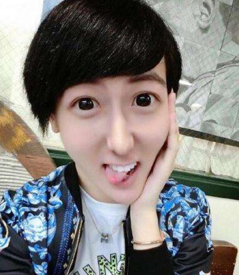 谁还记得"蛇精男"刘梓晨?当他的锥子脸磨平后,网友:意外变鲜肉!