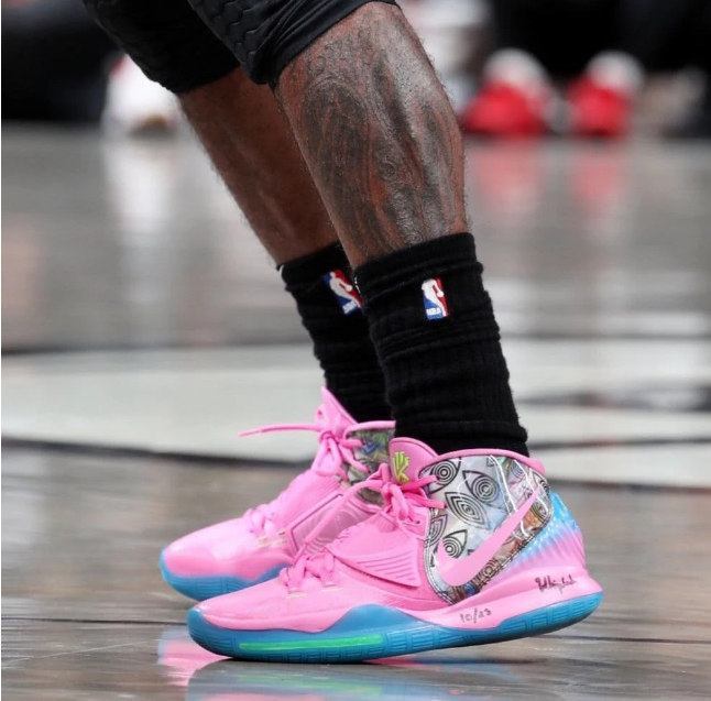 耐克又来抢钱了,欧文脚踩欧文6"东京"主题款,粉色配色直击老夫少女心