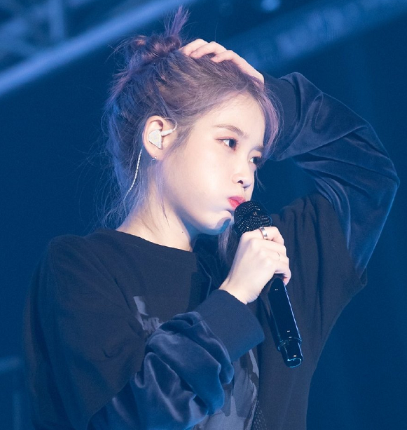 看到iu的喝水方式后,不愧是小仙女