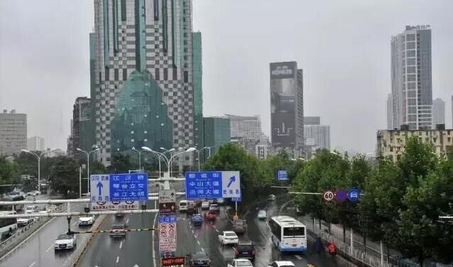 武广商圈,轻轨一号线,长江大酒店,金马大厦堪称地处武汉最热闹的区域