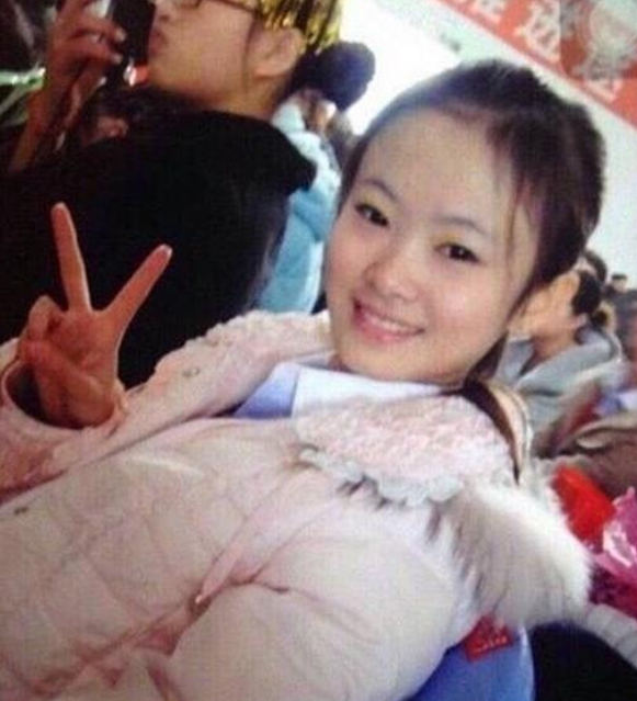 "4千年美女"鞠婧祎出道前旧照曝光,大饼脸蒜头鼻,换脸了?