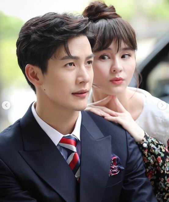 泰版杉杉来吃来袭推哥挑战温暖霸道总裁女主整容颜值堪忧