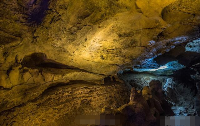 黄龙洞又名无门洞,飞龙洞.据传有和尚名慧开在此建寺修行.