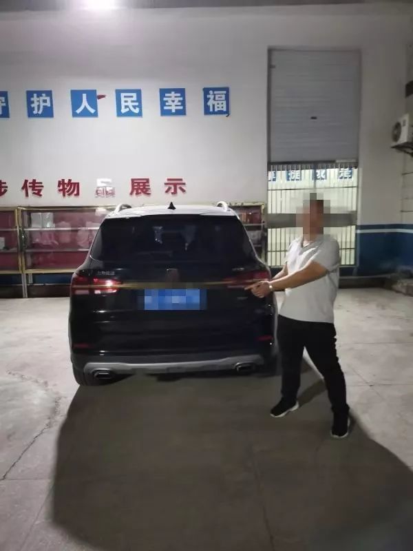 【防城港：“传销佬”将白鹭公园变“课堂”！警方三路包抄捉人！】(图4)